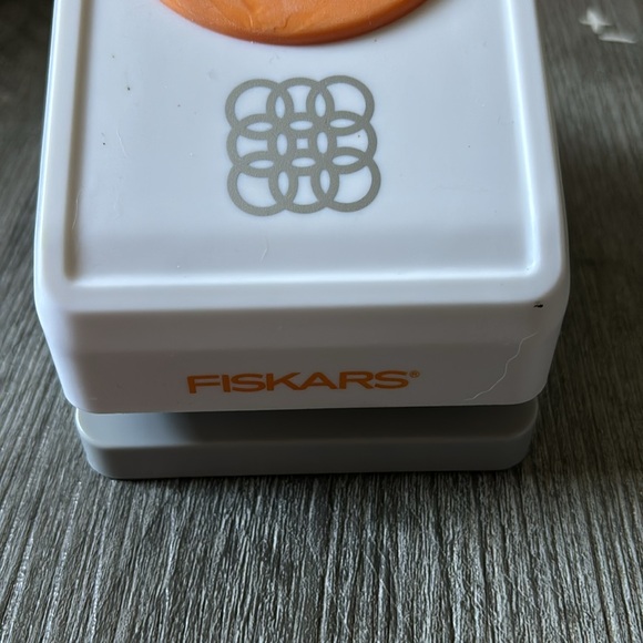 Fiskars multi circle punch - Picture 3 of 3
